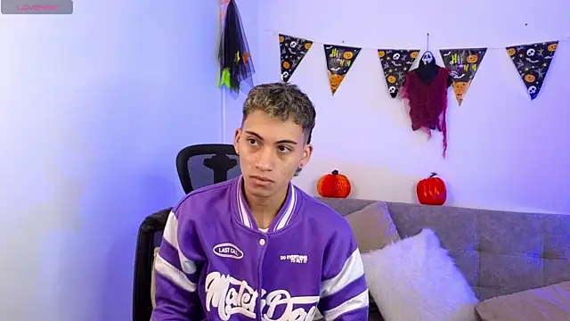 yulian vasquez online show from October 29, 2025, 12:18 pm