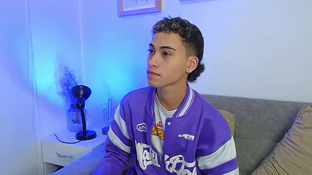 yulian vasquez online show from December 1, 2025, 12:32 pm