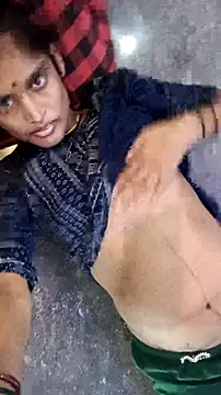 Snapshot of Guriya0076 chatting on September 18, 2025, 11:01 am Guriya0076 online show from September 18, 2025, 11:01 am