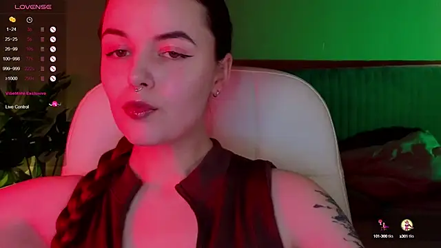 Snapshot of BellaDevile_ chatting on October 5, 2025, 7:28 am BellaDevile online show from October 5, 2025, 7:28 am
