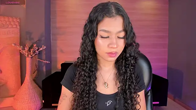 SophieHouston  online show from October 21, 2025, 4:13 am