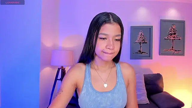 SophieHouston  online show from November 4, 2025, 4:22 am