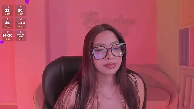 SophieHouston  online show from July 7, 2026, 6:47 am