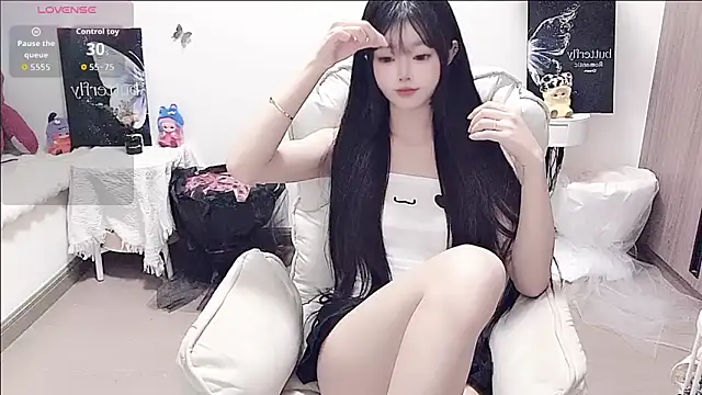 Snapshot of -EEBABY chatting on May 17, 2026, 7:43 pm -EEBABY online show from May 17, 2026, 7:43 pm