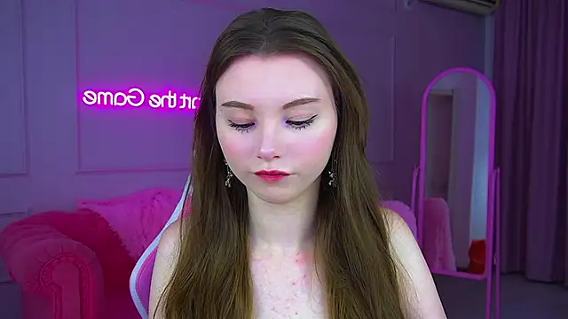 KeiraAsti online show from November 11, 2025, 6:08 pm