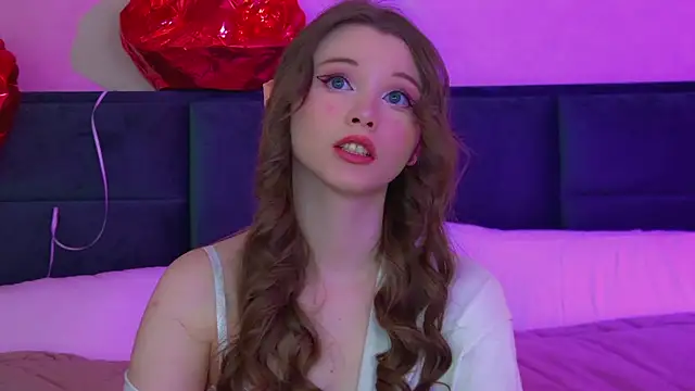 KeiraAsti online show from February 15, 2026, 6:21 am