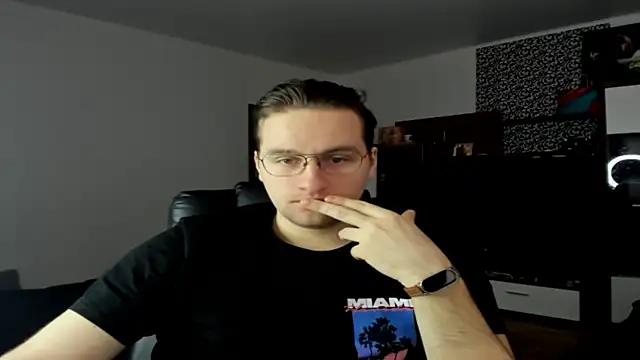 Snapshot of romiosabrino chatting on January 9, 2026, 12:41 pm romiosabrino online show from January 9, 2026, 12:41 pm