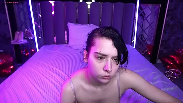 LiviaShy online show from February 18, 2026, 8:27 pm