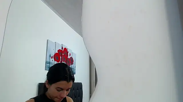 pinky f00x online show from October 31, 2025, 8:21 pm