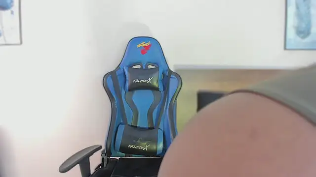 Niicol Jenner online show from February 12, 2026, 4:51 am