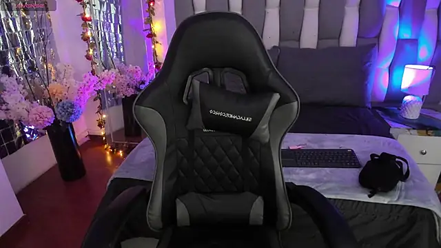 Adaara Rey online show from November 27, 2025, 8:22 pm