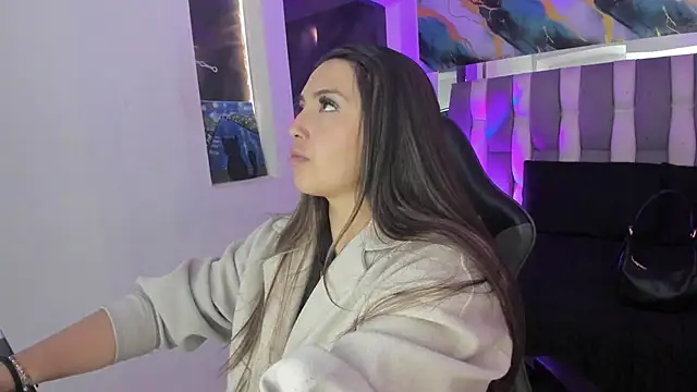 Adaara Rey online show from December 19, 2025, 4:25 pm