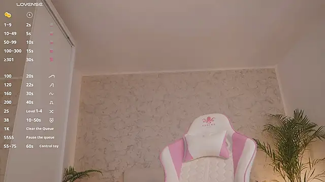 daisyblushh online show from April 6, 2026, 3:02 pm