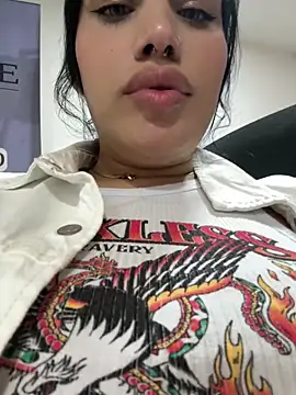 Bella  Wood online show from October 10, 2025, 7:57 pm