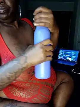 Thickkemzz41 online show from November 5, 2025, 12:32 am