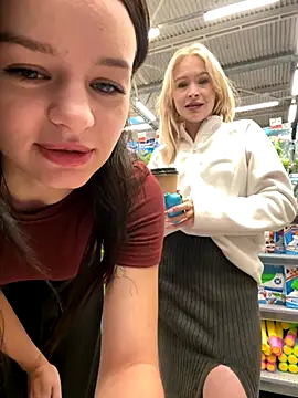 Snapshot of Cum_girlss chatting on September 15, 2025, 4:01 am Cum girlss online show from September 15, 2025, 4:01 am