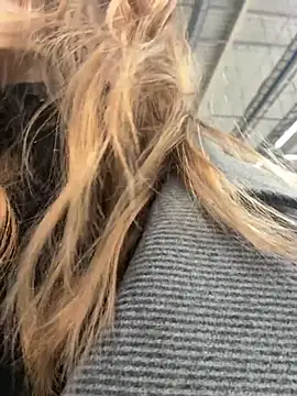 Snapshot of Cum_girlss chatting on October 16, 2025, 5:52 am Cum girlss online show from October 16, 2025, 5:52 am