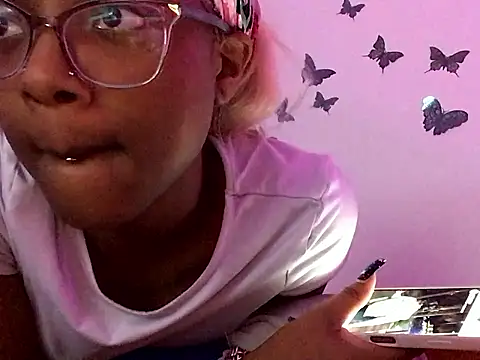 Snapshot of Moxhavix chatting on November 8, 2025, 6:02 am Moxhavix online show from November 8, 2025, 6:02 am