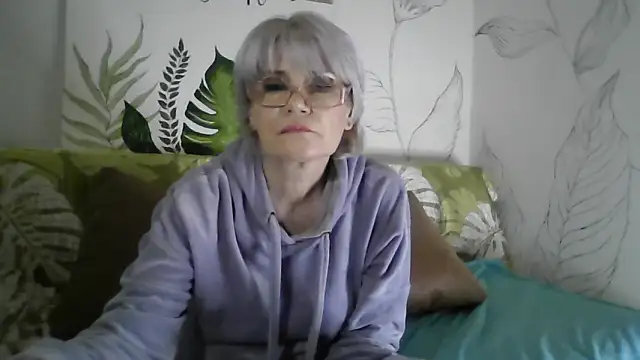 Catty Lady online show from February 8, 2026, 7:28 pm