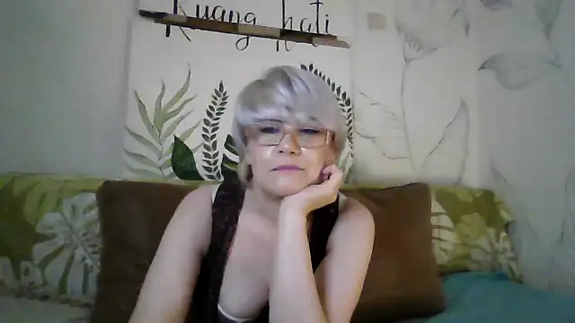 Catty Lady online show from March 15, 2026, 7:53 pm