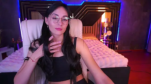 EviLune online show from November 7, 2025, 9:04 pm