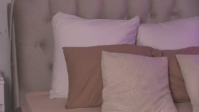 miamunn online show from April 15, 2026, 8:53 pm