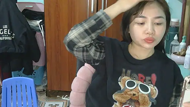 Uhem112 online show from November 28, 2025, 12:52 pm