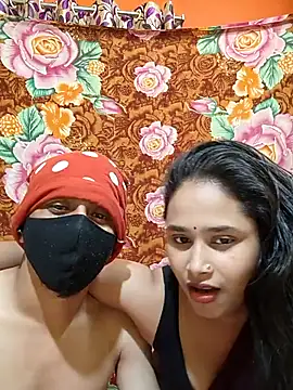 Seducing couple online show from February 25, 2026, 4:27 pm