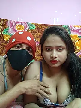 Snapshot of Seducing_couple chatting on July 1, 2026, 5:20 am Seducing couple online show from July 1, 2026, 5:20 am