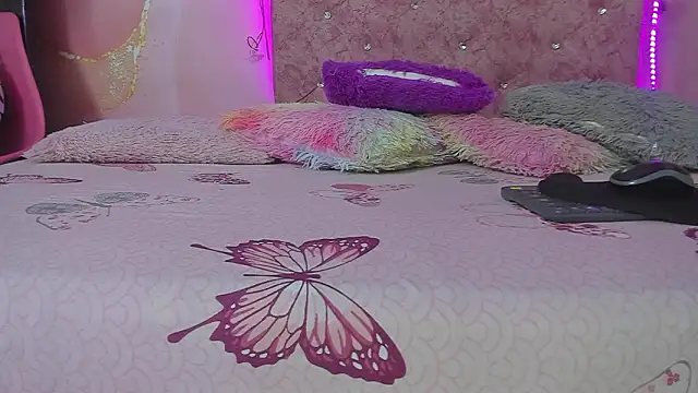 violet taylor  online show from February 6, 2026, 2:16 am