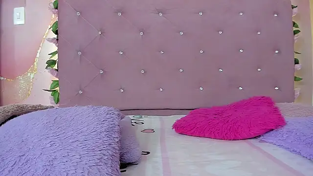 Snapshot of violet_taylor_ chatting on June 27, 2026, 2:16 am violet taylor online show from June 27, 2026, 2:16 am
