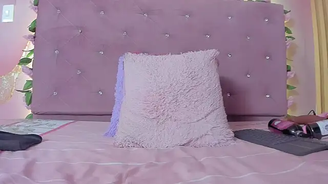 Snapshot of violet_taylor_ chatting on July 15, 2026, 2:28 am violet taylor online show from July 15, 2026, 2:28 am