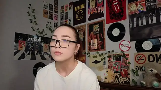 OdetteBiddy online show from December 3, 2025, 8:18 pm