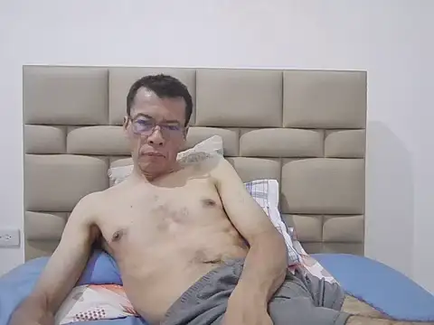 skinnylatino51 online show from November 12, 2025, 12:11 am