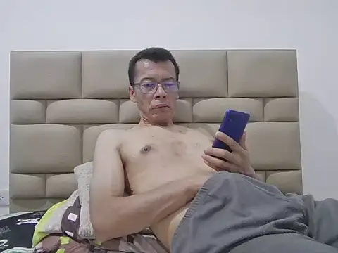 skinnylatino51 online show from January 15, 2026, 1:21 am