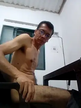 Snapshot of skinnylatino51 chatting on July 5, 2026, 1:34 am skinnylatino51 online show from July 5, 2026, 1:34 am