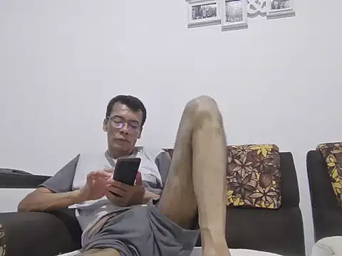 Snapshot of skinnylatino51 chatting on July 17, 2026, 1:12 am skinnylatino51 online show from July 17, 2026, 1:12 am