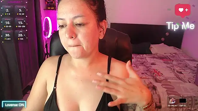 Abbyjoness21 online show from November 7, 2025, 9:53 am