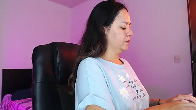 Abbyjoness21 online show from November 25, 2025, 10:26 am