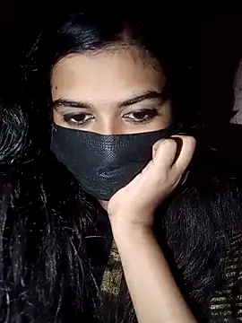 umairahaasan 1 online show from September 22, 2025, 10:06 am