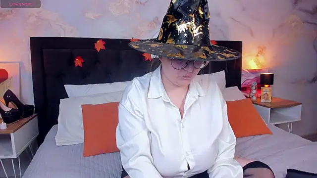 HelenDanvers online show from October 29, 2025, 10:06 am