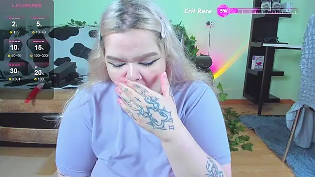 Snapshot of _CandyM1lky_ chatting on September 11, 2025, 6:24 am CandyM1lky online show from September 11, 2025, 6:24 am