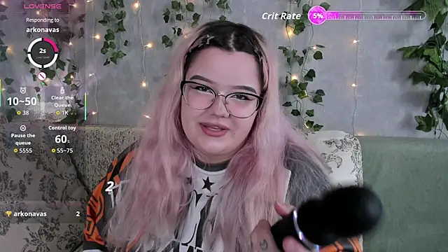 Snapshot of _CandyM1lky_ chatting on June 11, 2026, 6:11 am CandyM1lky online show from June 11, 2026, 6:11 am