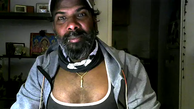frenchblackc31 online show from May 10, 2026, 7:52 pm