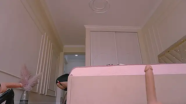 lori leen  online show from April 27, 2026, 7:28 am