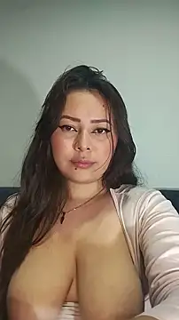 Snapshot of Damii_001 chatting on May 22, 2026, 2:08 am Damii 001 online show from May 22, 2026, 2:08 am