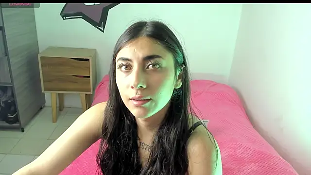 Alanaloiiss  online show from June 24, 2026, 9:58 pm
