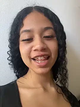 jadee8 online show from April 2, 2026, 7:44 pm