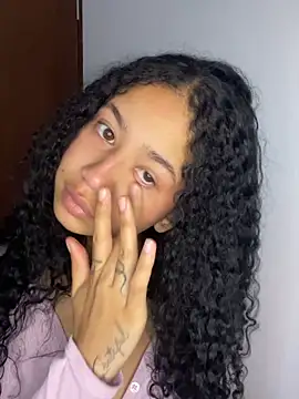 jadee8 online show from April 5, 2026, 2:14 pm