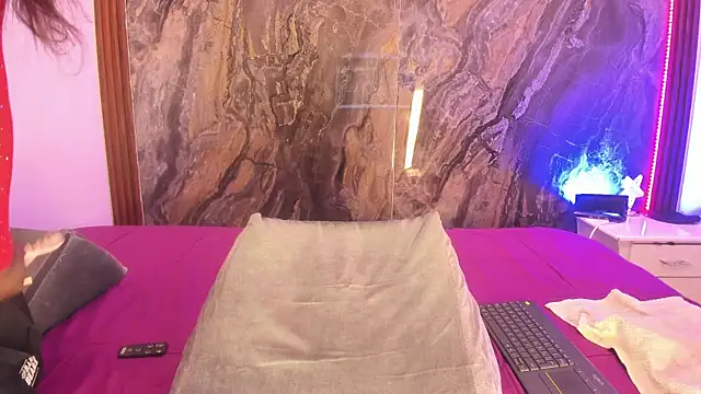 MiiaaCollinss online show from November 3, 2025, 1:56 pm